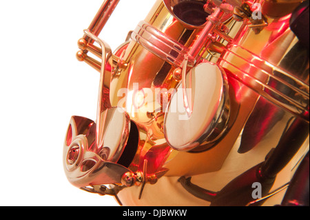 Saxophone ténor en laiton doré avec de l'argent du ventre" et boutons nacre in close up Banque D'Images