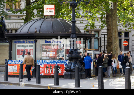 Panneaux publicitaires théâtre comédies musicales et les spectacles du west end à l'Île du tourisme à Londres Banque D'Images