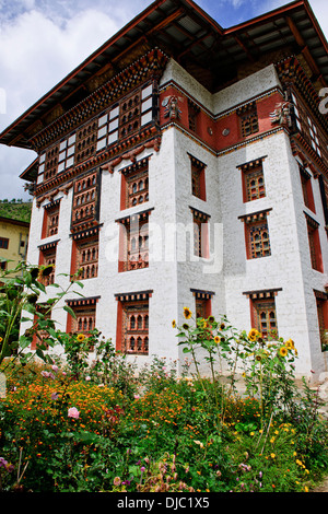 Bibliothèque nationale du Bhoutan Archives,Architecture,sculpteur sur bois,Vente de masques bhoutanais,Motif,des peintures,Bhoutan Banque D'Images