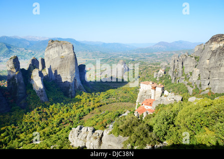 Vue de dessus sur le Rousannou - monastère Sainte Barbara, Météores, Grèce Banque D'Images