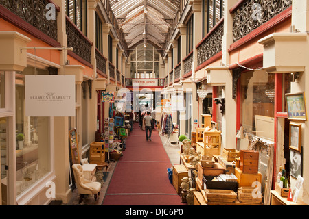 Intérieur de l'Arcade de Clifton à Bristol, Angleterre. Banque D'Images