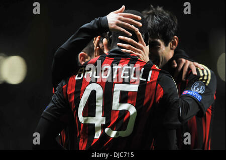 Glasgow, Ecosse. 26 nov., 2013. L'AC Milan célèbrent le but 3 de Balotelli lors de la Ligue des Champions, Groupe H, match entre le Celtic FC et l'AC Milan. De Celtic Park Stadium, Glasgow. Credit : Action Plus Sport/Alamy Live News Banque D'Images