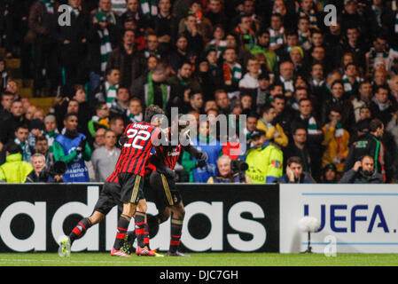 Glasgow, Ecosse. 26 nov., 2013. Mario Balotelli fête son but pendant le match de la Ligue des Champions entre le Celtic et le Milan AC de Celtic Park. Credit : Action Plus Sport/Alamy Live News Banque D'Images