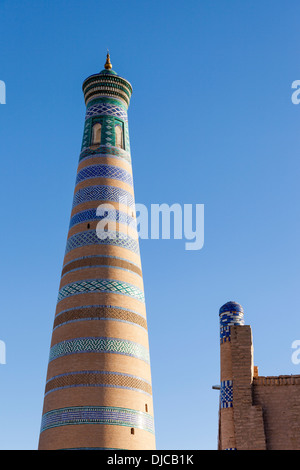 Minaret Islam Khodja, Ichan Kala, Khiva, Ouzbékistan Banque D'Images