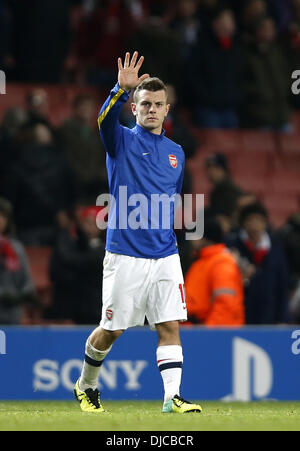 Londres, Royaume-Uni. 26 nov., 2013. ( Jack Wilshere d'Arsenal accueille les spectateurs après l'UEFA Champions League Groupe F match entre Arsenal et Marseille à l'Emirates Stadium à Londres, Angleterre le 26 novembre 2013. Remporté 2-0 Arsenal Crédit : Xinhua/Alamy Live News Banque D'Images