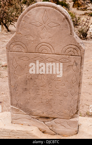 Pierre tombale, Mission Dolores et cimetière Picketwire Canyonlands, Comanche national des Prairies, La Junta, Colorado. Banque D'Images