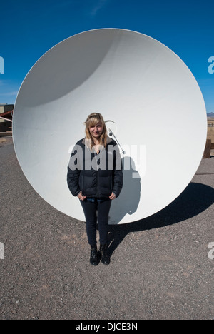 Une petite reproduction d'un grand radiotélescope est démontré dans la 'galerie' Wisper au Very Large Array en dehors de Socorro Banque D'Images