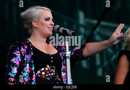 Claire Richards Étapes live à l'Hippodrome de Newmarket Suffolk, Angleterre - 25.08.12 Banque D'Images