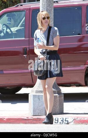 L'actrice Leslie Bibb est vu quitter une boutique d'antiquités sur La Cienega Boulevard Los Angeles, Californie - 28.08.12 Banque D'Images