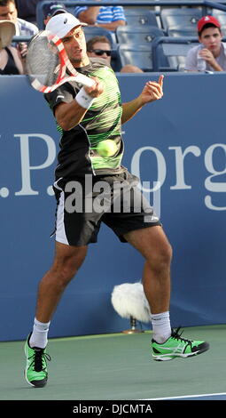 Florent Serra US Open 2012 Men's Match - Juan Martin Del Potro (ARG) vs Florent Serra (FRA) tenue à l'USTA Billie Jean King National Tennis Center. Del Potro bat Serra 6-4 7-6 6-4 - New York City, USA - 29.08.12 Banque D'Images