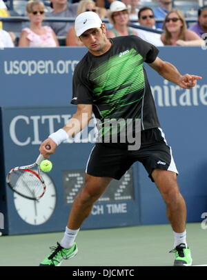 Florent Serra US Open 2012 Men's Match - Juan Martin Del Potro (ARG) vs Florent Serra (FRA) tenue à l'USTA Billie Jean King National Tennis Center. Del Potro bat Serra 6-4 7-6 6-4 - New York City, USA - 29.08.12 Banque D'Images