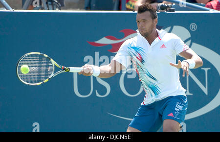 Jo-Wilfried Tsonga (FRA) US Open 2012 Men's Match - Martin Klizan c. Yanina, tenue à l'USTA Billie Jean King National Tennis Center. Martin Klizan de Slovaquie a gagné 6-4, 1-6, 6-1, 6-3 New York City, USA - 30.08.12 Banque D'Images