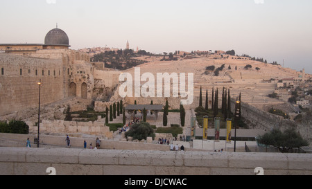 Jérusalem, Israël, montrant le bord du Mont du Temple sur la gauche. Banque D'Images