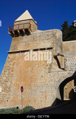 Mur qui entoure dalt Vila (vieille ville), la ville d'ibiza, Ibiza, ESPAGNE Banque D'Images
