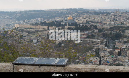 Vue sur Jérusalem, Israël, montrant le Dôme du rocher sur le mont du Temple. Banque D'Images