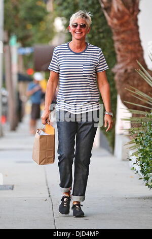 Ellen DeGeneres quitte beauté Benjamin à West Hollywood. Los Angeles, Californie - 17.08.12 Avec : Ellen DeGeneres Où : United States Quand : 17 août 2012 Banque D'Images