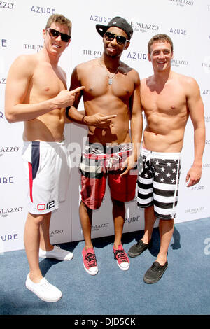 Conor Dwyer, Cullen Jones, Ryan Lochte nageurs célébrer leurs succès olympique en organisant une journée à l'Azure extérieure dans le Palazzo Resort Hotel & Casino Las Vegas, Nevada - 18.08.12 Banque D'Images