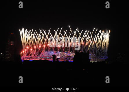 Au cours de l'enflammer d'artifice Stade olympique lors de l'ouverture des Jeux Olympiques d'été de 2012 à Londres, Angleterre - 27.07.12 Banque D'Images