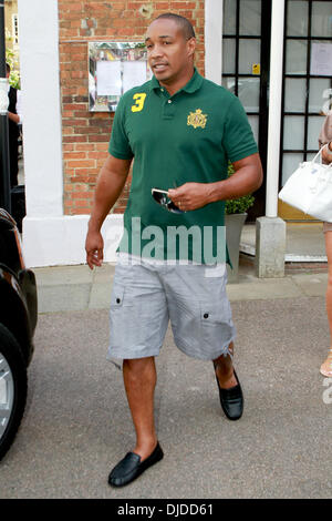 Paul Ince des stars qui quittent leur hôtel après avoir assisté au mariage de Rochelle Wiseman aka Rochelle Humes et Marvin Humes qui a eu lieu le vendredi (27 juillet) à Blenheim Palace Angleterre - 28.07.12 Banque D'Images