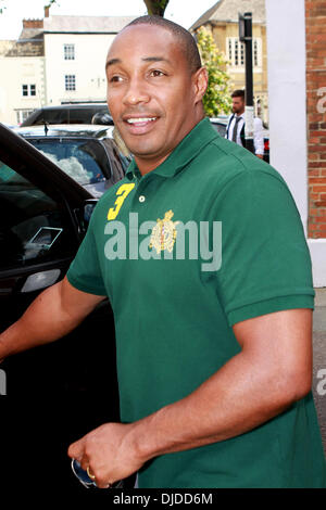 Paul Ince des stars qui quittent leur hôtel après avoir assisté au mariage de Rochelle Wiseman aka Rochelle Humes et Marvin Humes qui a eu lieu le vendredi (27 juillet) à Blenheim Palace Angleterre - 28.07.12 Banque D'Images