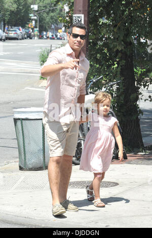 Cash Warren et sa fille Honor Marie Warren sont vus dehors et environ dans Soho New York City, USA - 29.07.12 Banque D'Images