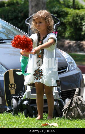 Honor Marie Warren passer du temps avec sa famille à Beverly Glen Park à Beverly Hills, Los Angeles, Californie - 04.08.12 Banque D'Images