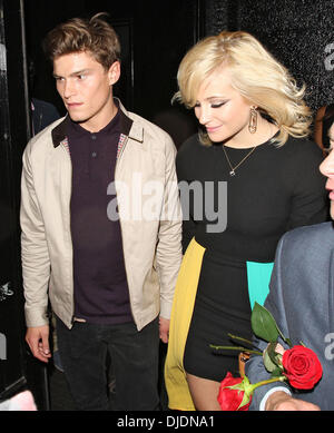 Pixie Lott et petit ami Oliver Cheshire laissant Rose discothèque Londres, Angleterre - 08.06.12 Banque D'Images