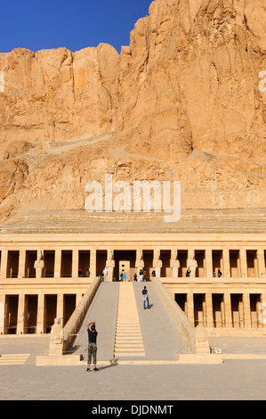 Temple funéraire de la Reine Hatshepsout à Deir el-Bahri, Luxor, Egypt Banque D'Images