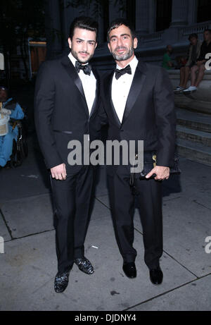 Harry Louis et Marc Jacobs 3e gala annuel de l'amfAR inspiration à la New York Public Library - Stephen A. Schwarzman Building - Arrivées La ville de New York, USA - 07.06.12 Banque D'Images