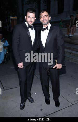 Harry Louis et Marc Jacobs 3e gala annuel de l'amfAR inspiration à la New York Public Library - Stephen A. Schwarzman Building - Arrivées La ville de New York, USA - 07.06.12 Banque D'Images