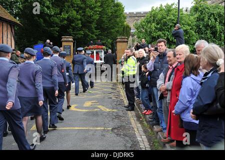 Procession de l'enterrement de Robin Gibb a tenu dans sa ville natale de Thame Oxfordshire, Angleterre - 08.06.12 Banque D'Images