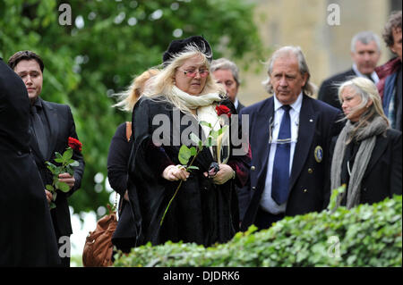 Dwina Gibb Robin Gibb des funérailles de tient dans sa ville natale de Thame Oxfordshire, Angleterre - 08.06.12 Banque D'Images