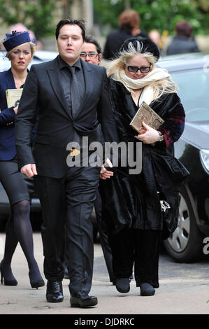 Robin-John Gibb et Dwina Gibb Robin Gibb des funérailles de tient dans sa ville natale de Thame Oxfordshire, Angleterre - 08.06.12 Banque D'Images