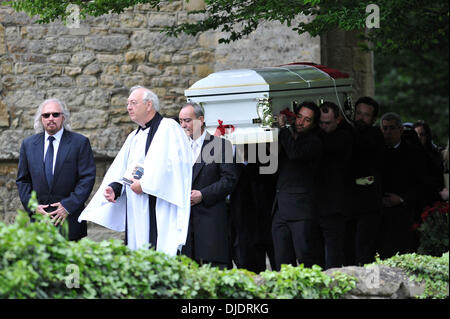 Barry Gibb Robin Gibb des funérailles de tient dans sa ville natale de Thame Oxfordshire, Angleterre - 08.06.12 Banque D'Images