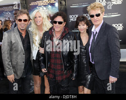 Jonathan Cain, Neal Schon, et Ross Valory de la bande et vous Voyage Premiere de Warner Bros Pictures" "Rock of Ages" au Grauman's Chinese Theatre - Arrivées Hollywood, Californie - 08.06.12 Où : USA Quand : 08 Juin 2012 Banque D'Images