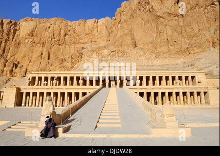 Temple funéraire de la Reine Hatshepsout à Deir el-Bahri, Luxor, Egypt Banque D'Images