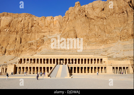 Temple funéraire de la Reine Hatshepsout à Deir el-Bahri, Luxor, Egypt Banque D'Images