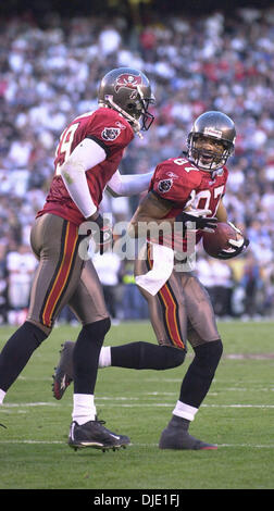 Jan 26, 2003 - San Diego, Californie, États-Unis - Tampa Bay Buccaneers beat Oakland Raiders 48-21 au Super Bowl 37. Sur la photo : Tampa Bay # 87 KEENAN MCCARDELL après un 2e trimestre touche vers le bas. (Crédit Image : © Sean M. Haffey/San Diego Union-Tribune/ZUMA Press) RESTRICTIONS : LA, Orange County papers & USA tabloïds homme dehors ! Banque D'Images