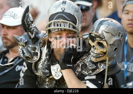 Mark Shadinger ventilateur Raider, ''Spike'', de l'Antilope, se trouve découragée au Super Bowl XXXVII entre les Oakland Raiders et les Tampa Bay Buccaneers, 26 janvier 2003 à Qualcomm Stadium de San Diego, CA. Banque D'Images