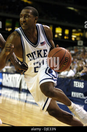 Mar 26, 2004 ; Atlanta, GA, USA ; Duc CHRIS DUHON garde lecteurs au panier contre l'Illinois au cours du premier semestre Le vendredi 26 mars 2004 au Georgia Dome. Banque D'Images