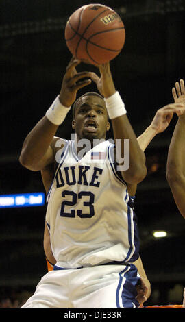 Mar 26, 2004 ; Atlanta, GA, USA ; SHELDEN WILLIAMS (23) est après un rebond dans la deuxième moitié Vendredi, 26 mars 2004 au Georgia Dome. Banque D'Images