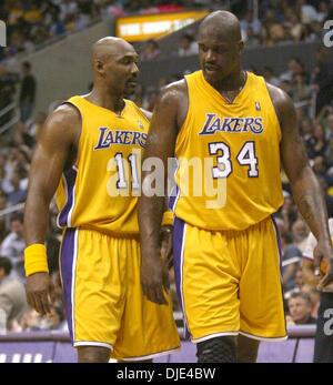 Mar 30, 2005 ; Los Angeles, CA, USA ; Les Lakers de Los Angeles à l'encontre du New Orleans Hornets 107 à 88 au Staples Center de Los Angeles. De gauche à droite (11) et KARL MALONE (34) Shaquille O'NEAL. Banque D'Images