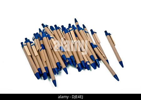 Les stylos à bille isolé sur fond blanc Banque D'Images