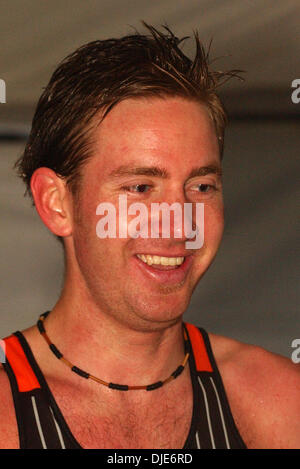 02 mai 2004 - Cincinnati, Ohio, USA - JERRIMY BORLING de Chicago a franchi le 10 k terminer deuxième mais a été déclaré vainqueur de la course de 10K après le premier coureur a été disqualifié. (Crédit Image : © Ken Stewart/ZUMA Press) Banque D'Images