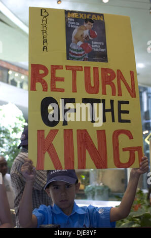 Jun 16, 2004 ; Los Angeles, CA, USA ; Marco Antonio Barrera à la conférence de presse pour sa 19e Juin lutte contre Paulie Ayala au Home Depot Center de Carson. Banque D'Images