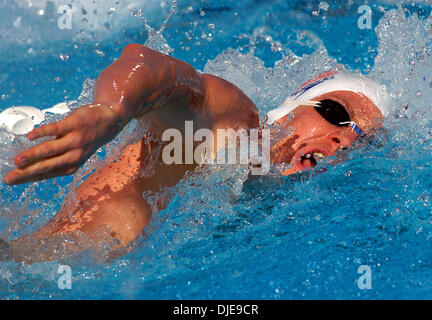 Juil 08, 2004 ; Long Beach, CA, USA ; San Antonio's Josh Davis est concurrentiel dans le 200 mètres nage libre lors des essais olympiques demi-finales. Davis a terminé avec un temps de 1:51,77 en lui donnant le temps le plus lent des deux épreuves de demi-finale. Il n'a pas réussi à faire l'équipe olympique. Banque D'Images