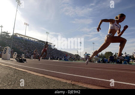 Jul 09, 2004 ; Los Angeles, CA, USA ; MEGAN ADDY commence le 400 m haies femmes prelim dès le jour de la piste américaine de 2004 et les essais sur le terrain au stade de Hornet. Banque D'Images