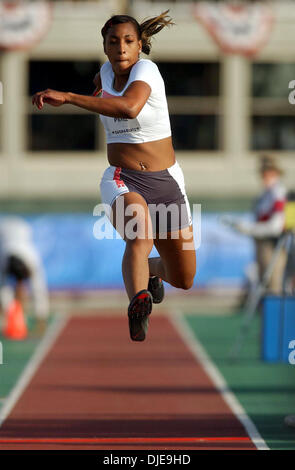 Jul 09, 2004 ; Los Angeles, CA, USA ; YULIANA PEREZ participe à la triple ronde préliminaire des le premier jour de la piste américaine de 2004 et les essais sur le terrain au stade de Hornet. Banque D'Images