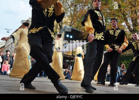 Événements festifs : concerts, spectacles, projections de films ont eu lieu sur trois jours de fête dédiée à la 650e anniversaire de la cathédrale arménienne de Lviv Banque D'Images