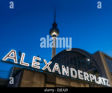 Alex, la tour de télévision avec Alexander Platz Gare à Berlin, l'allemand Banque D'Images